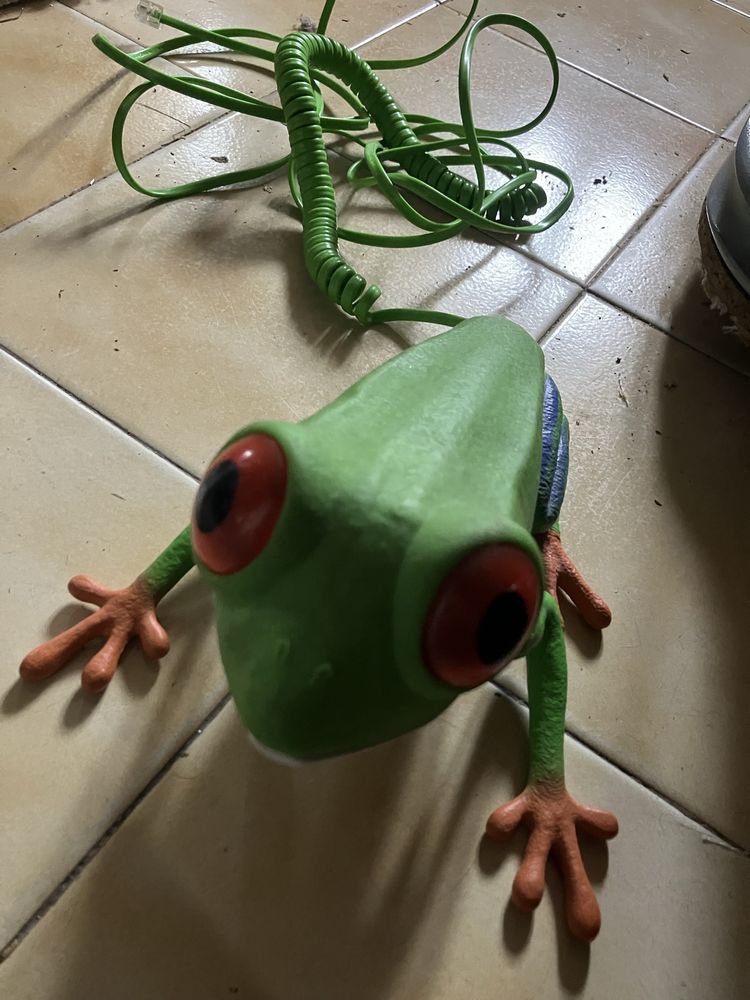 Telefone fixo com forma de rã