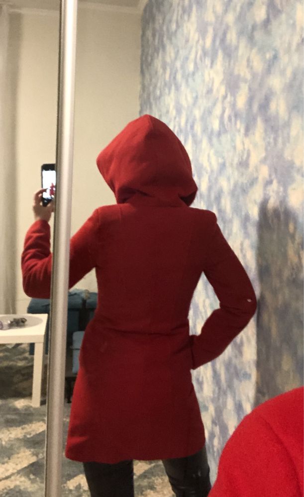Красное мини пальто с капюшоном р XS (34)