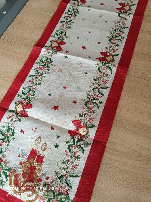 Bieżnik czerwony gobelinowy świąteczny na stół bożonarodzeniowy 40x150