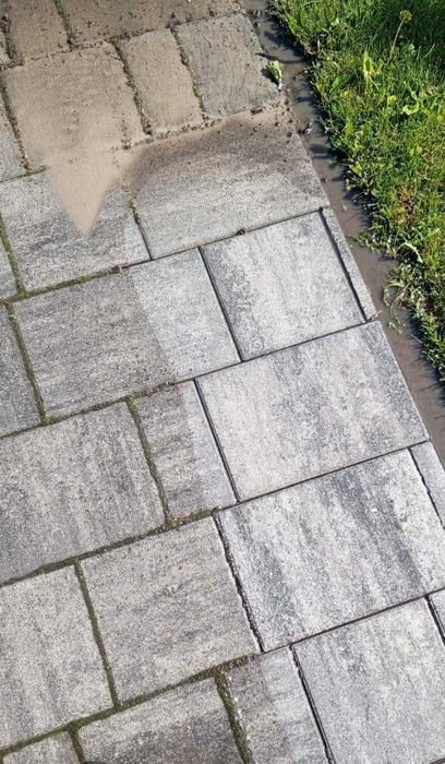 Mycie kostki brukowej.