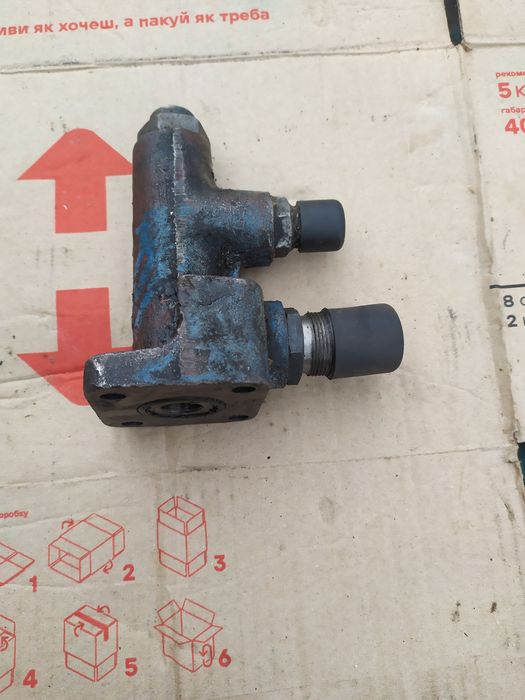 Продам запчастини т40