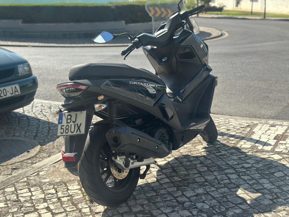 Moto 125 KYMCO semi nova