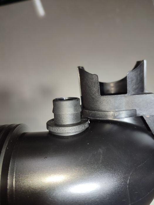 Патрубок турбіни БМВ ,BMW двигун n20 b20, номер 13717605638