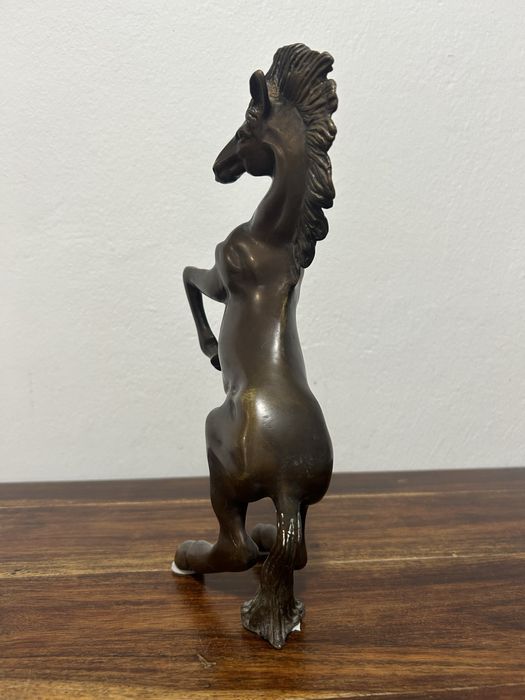 Koń z brązu figurka