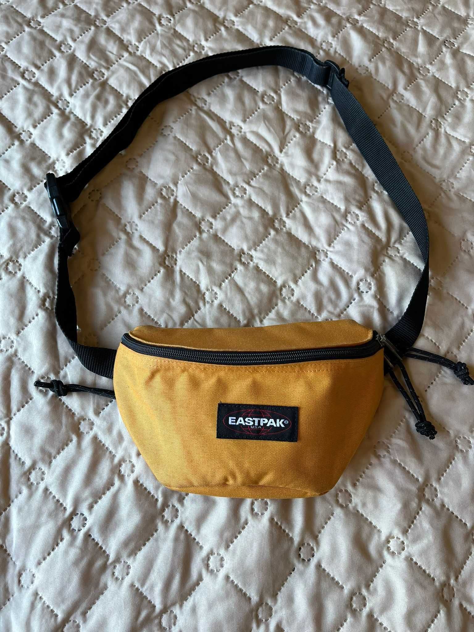 Bolsa eastpak com pouco uso