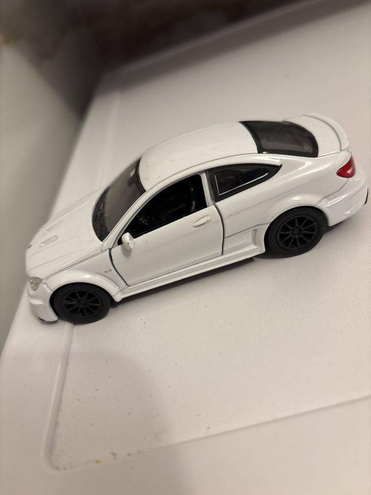 Samochodzik Mercedes