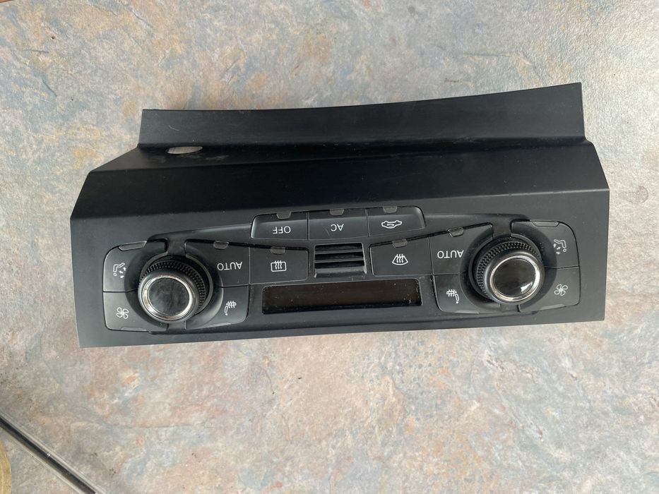 Panel klimatyzacji AUDI A5 A4.   08-