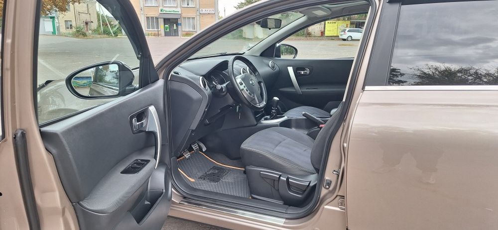 NISSAN Qashgai +2 Tecna 1.5диз. 81kv.110л.с. 6-Ступка