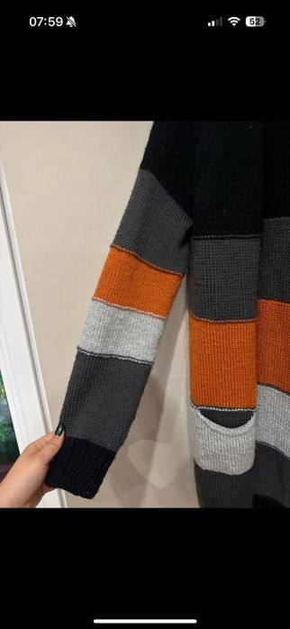 Kardigan sweter z kapturem