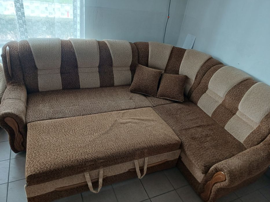 Narożnik 230x270cm + 2 pufy +2 poduszki