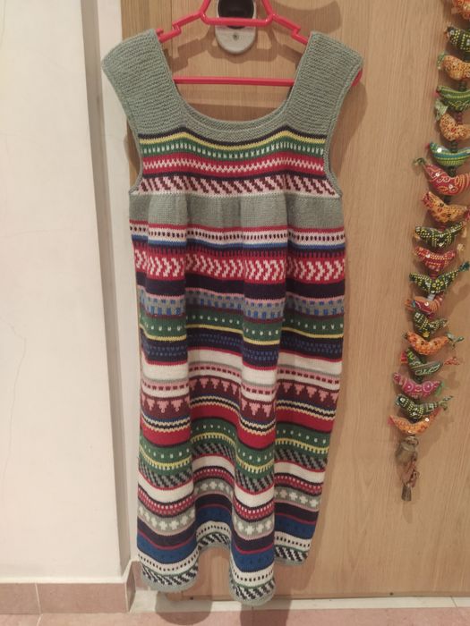 Vestido de lã malha trabalhada à mão