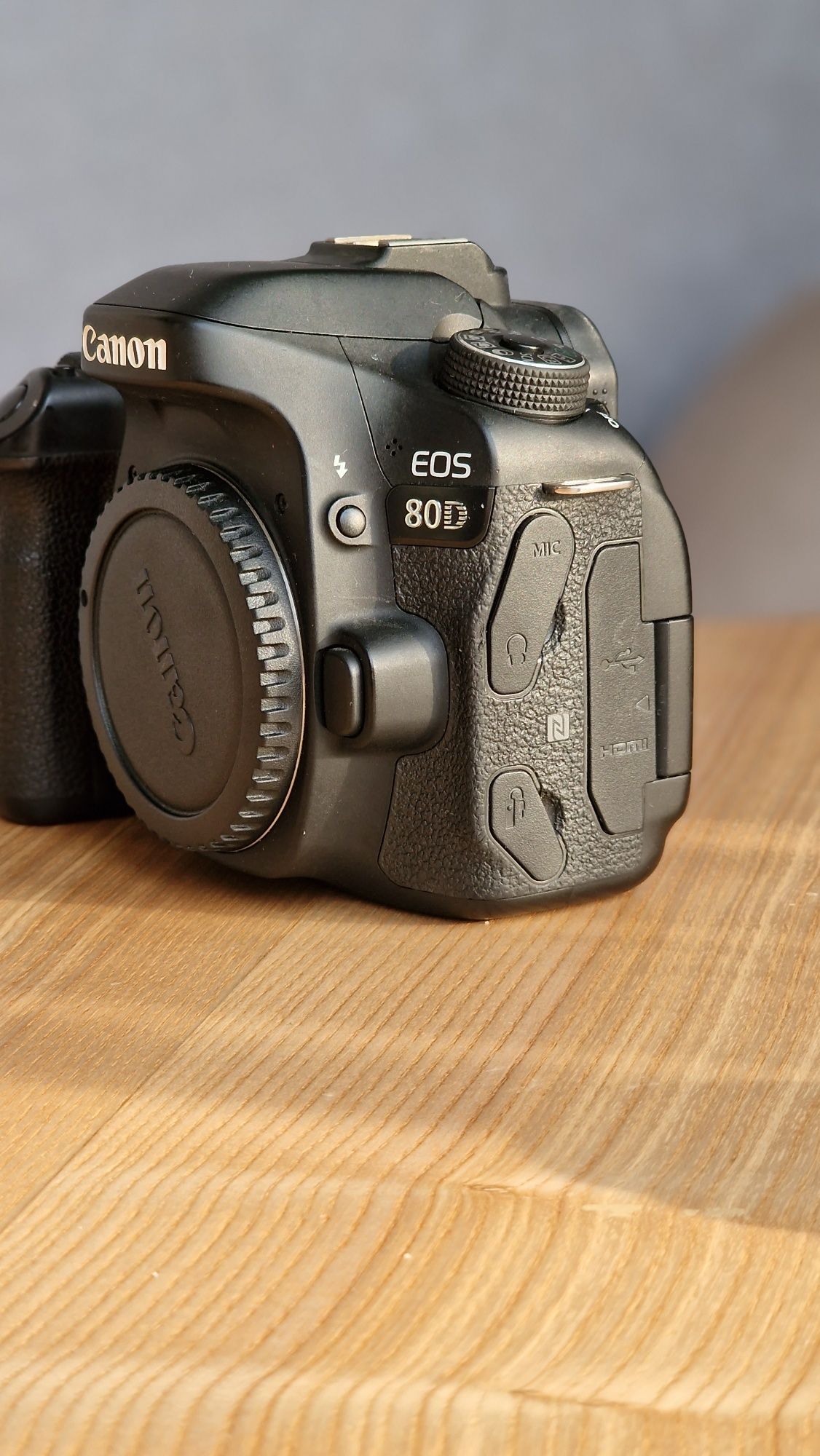 Фотоапарат Canon 80D body, майже новий,  пробіг 6 тис . +3 батареї ,