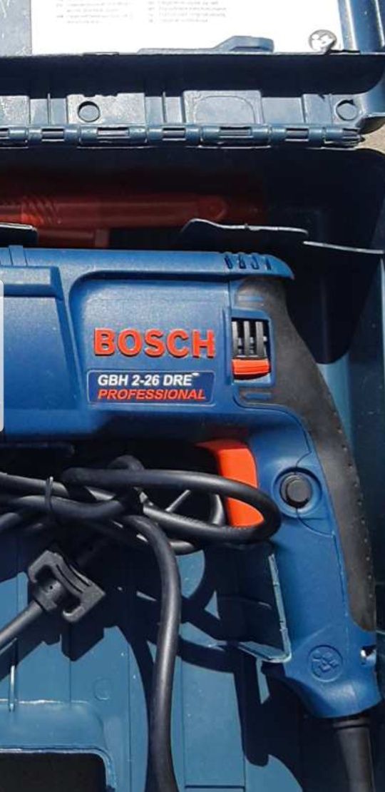 перфоратор электроBosch Professional GBH 2-26 DRE Бош в кейсе с пиками