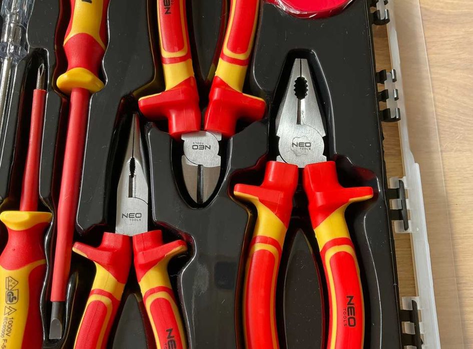 Zestaw szczypiec i wkrętaków 1000 V 7 sztuk NEO TOOLS 01-237