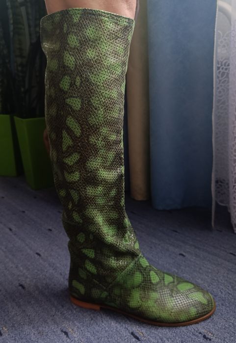 Шкіряні чоботи з перфорацією