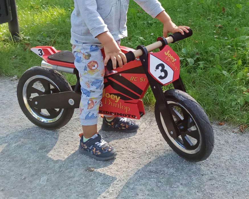 Rowerek biegowy drewniany motorek Kiddimoto Joey Dunlop Isle of Man TT