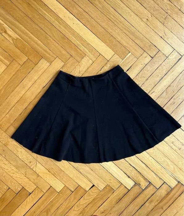 Czarna basic spódnica mini krótka Bershka