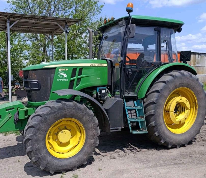 Трактор John Deere 6135 B