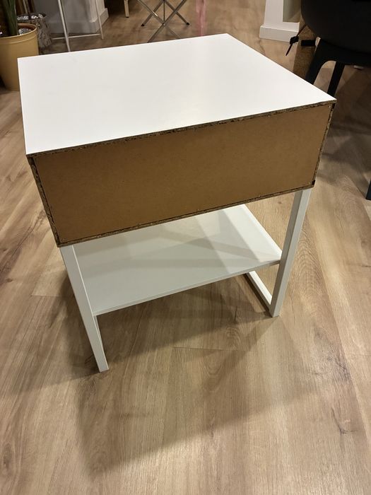 Mesa de cabeceira IKEA