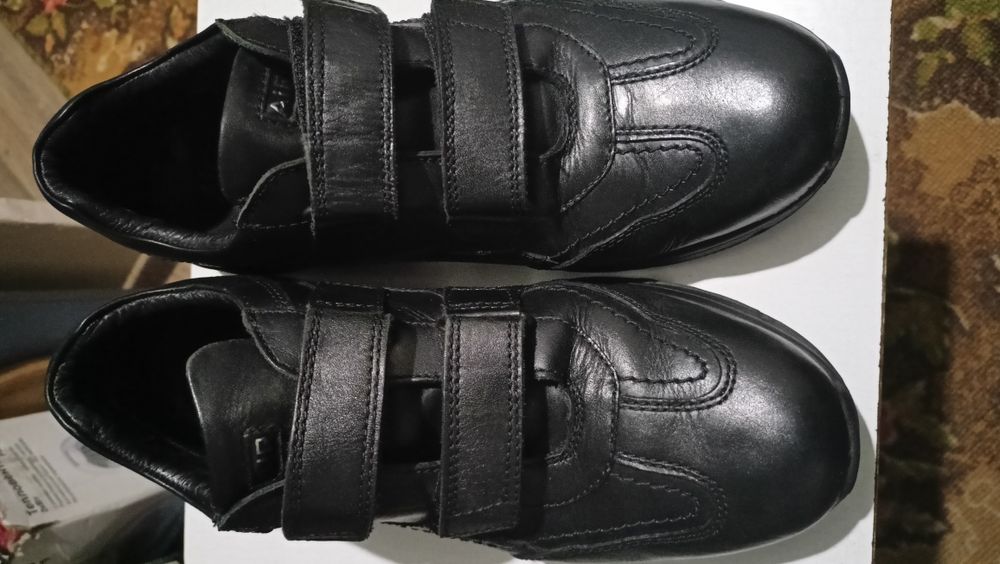 Кроссовки кожаные