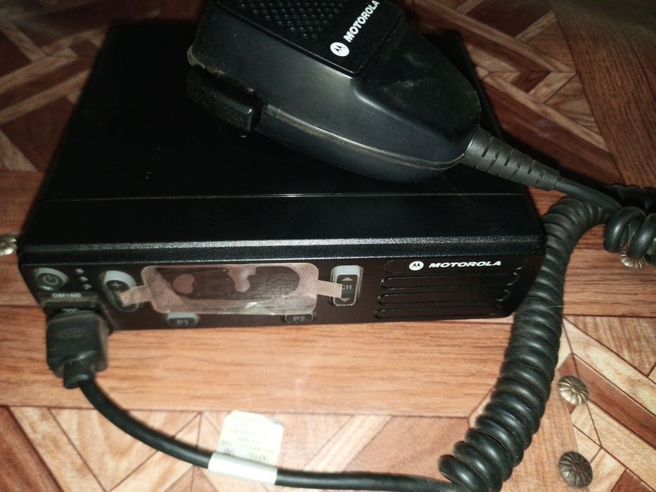 Продам автомобильную рацию Motorola DM1400