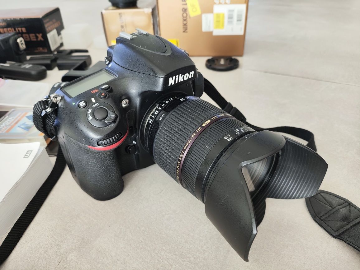 Nikon D800 в комплекті 3 об'єктиви, 2 спалахи, 3 синхронізатор і інше