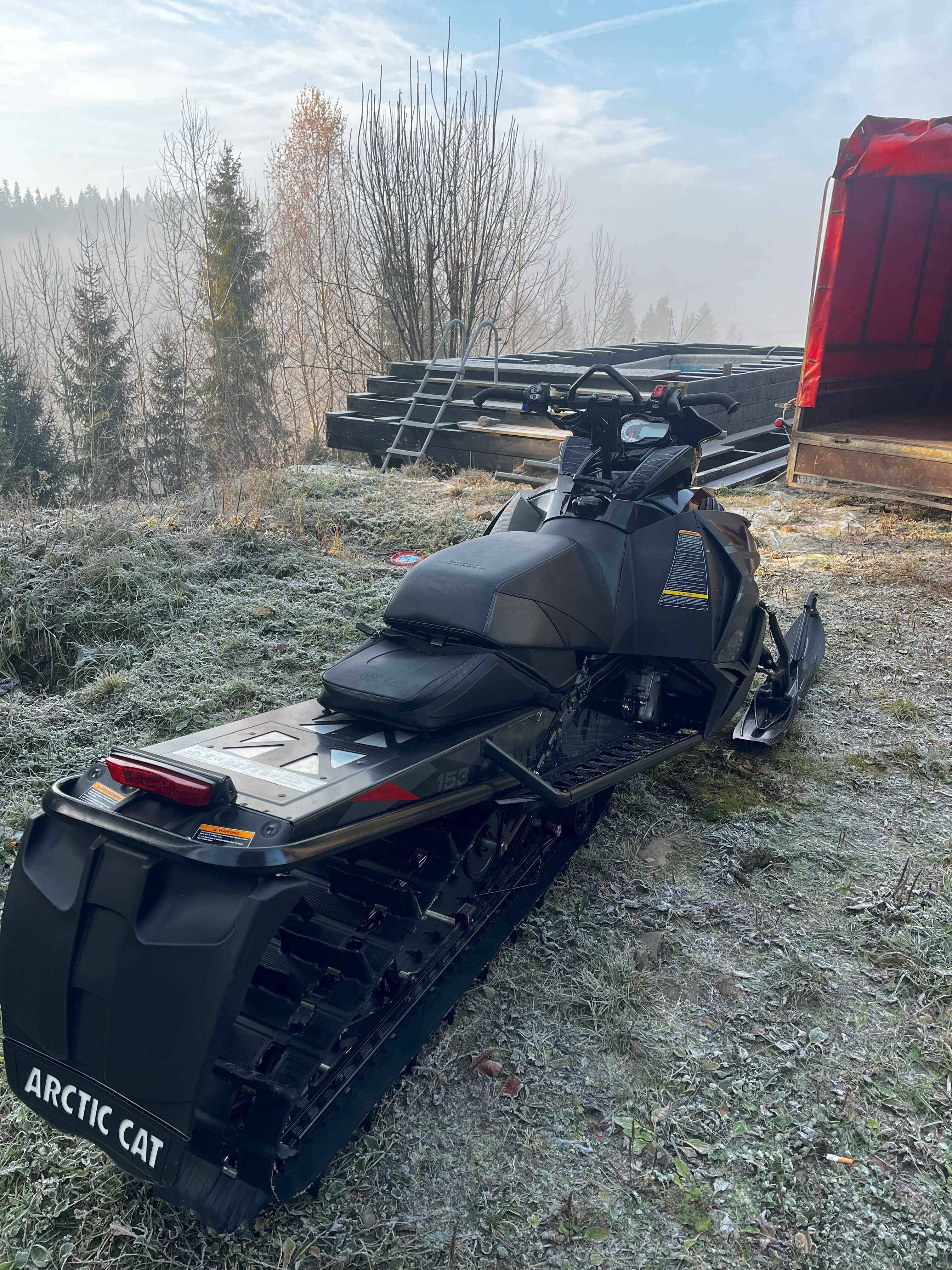 Skuter śnieżny Arctic Cat M8000_153 LTD ES BLACK 2016 R 1000 KM