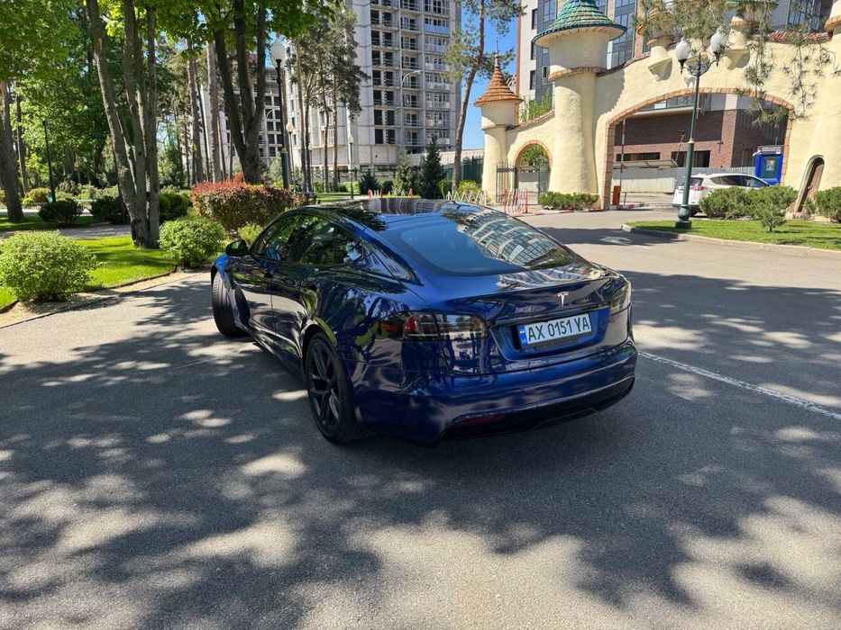 Тесла модель S 2022 года