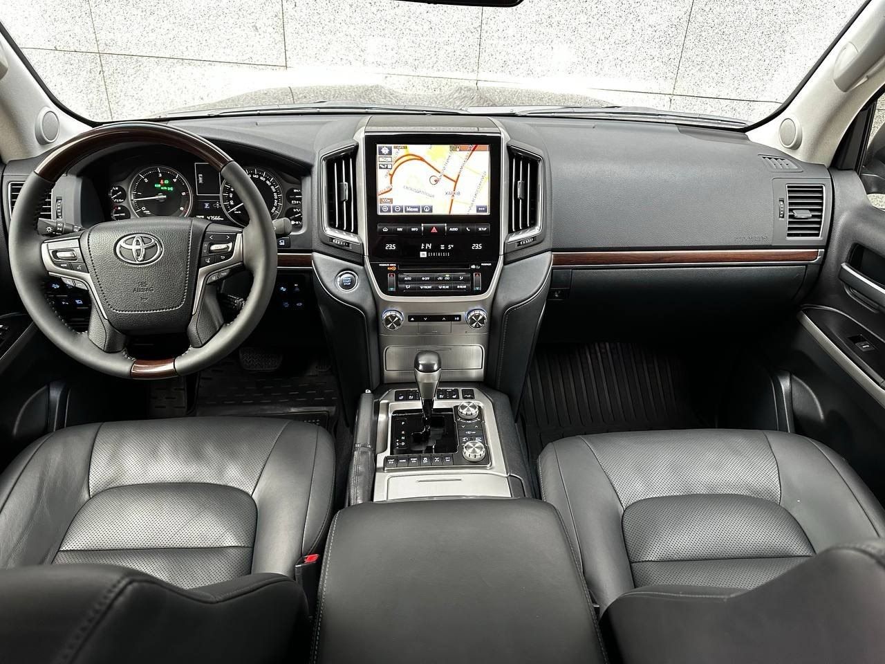 Toyota land cruiser 200 PREMIUM 2016