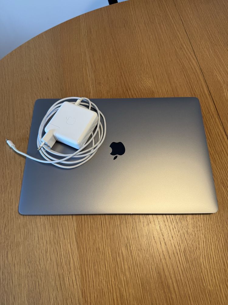Laptop Apple Macbook Pro 16”, 512Gb ssd, 16gb ram, i7