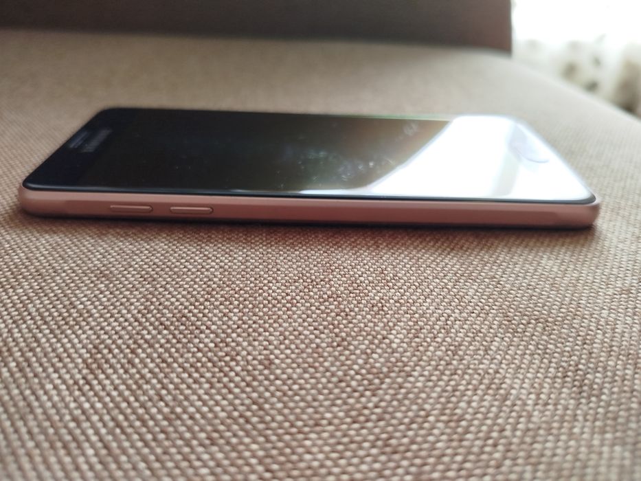 Надійний телефон Samsung  SM-A510F у відмінному стані