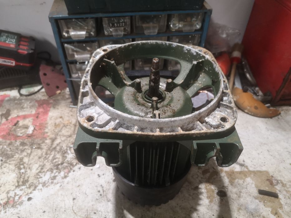 Silnik elektryczny 230v  0.85kw 2760obr.