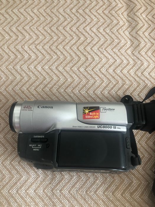 Відеокамера касетна