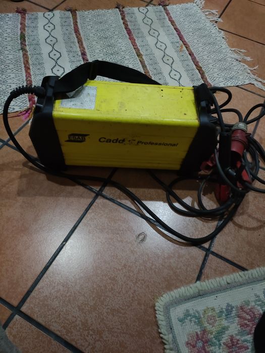 Máquina de soldar em bom estado trifásica