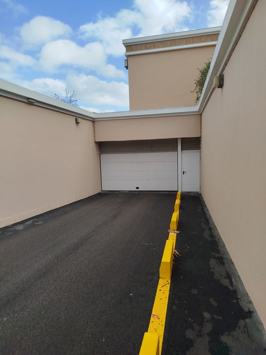 Parqueamento para motociclo