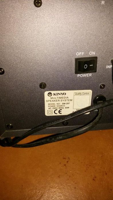 Kinyo Speakers - Para desocupar