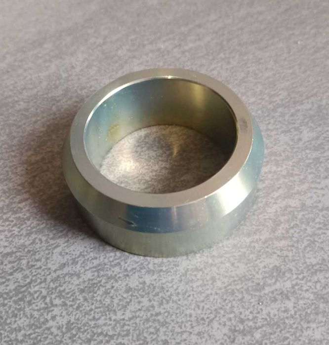 Tulejka obudowy łożyska wentylatora sieczkarni CLAAS JAGUAR