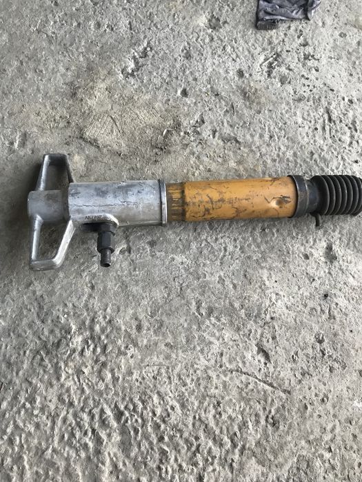 Відбійний молоток пневмо