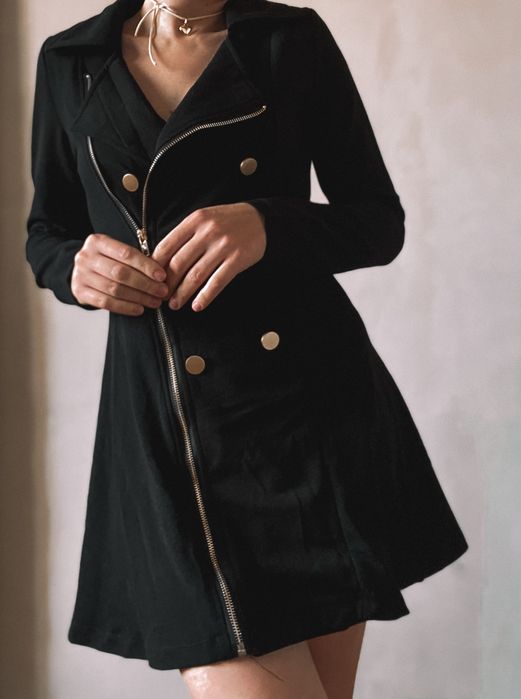 Коротка чорна  сукня жакет