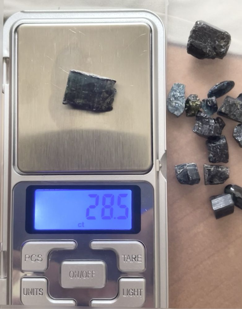 Turmalinas paraíba=102.5ct +Esmeraldas=40ct /+70,5ct outras