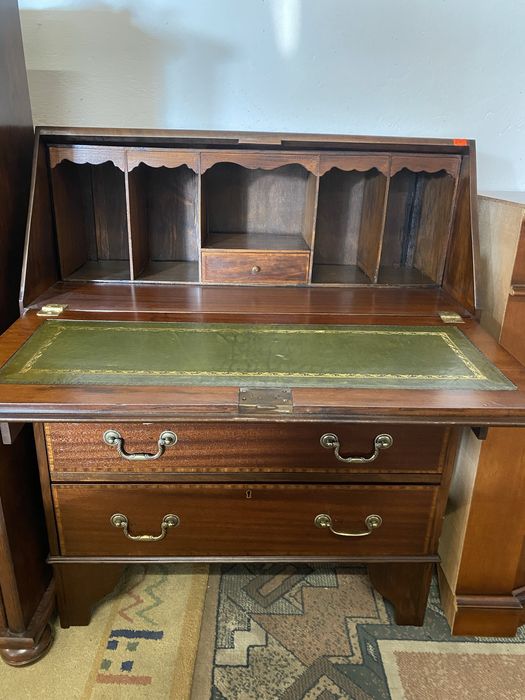 Duże biurko w stylu kolonialnym