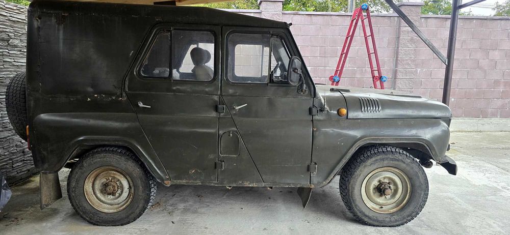 УАЗ 469, газ /бензін , новий двінатель+ 2 двігателя + ще є запчастини