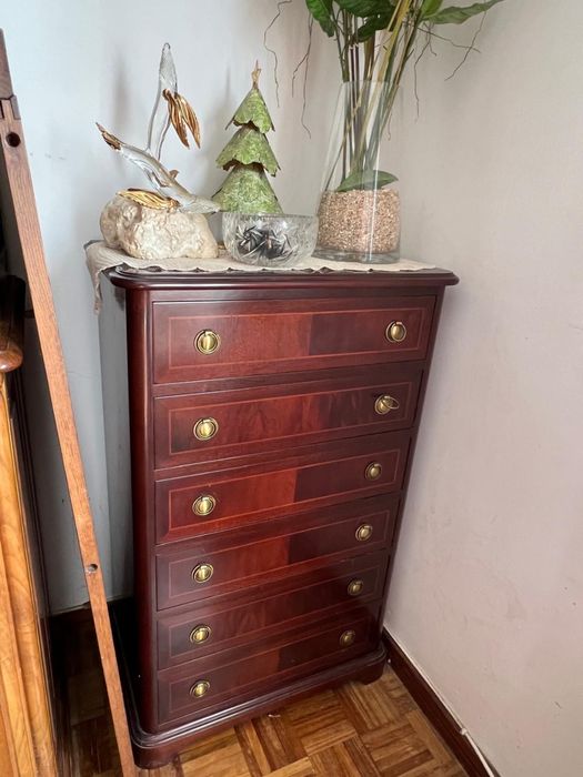 Gaveteiro em Madeira Maciça – Elegante e Funcional