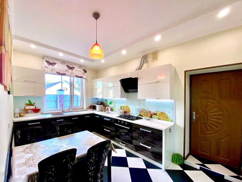 Продаю гариний будинок в Ракетній Рощі. ц1