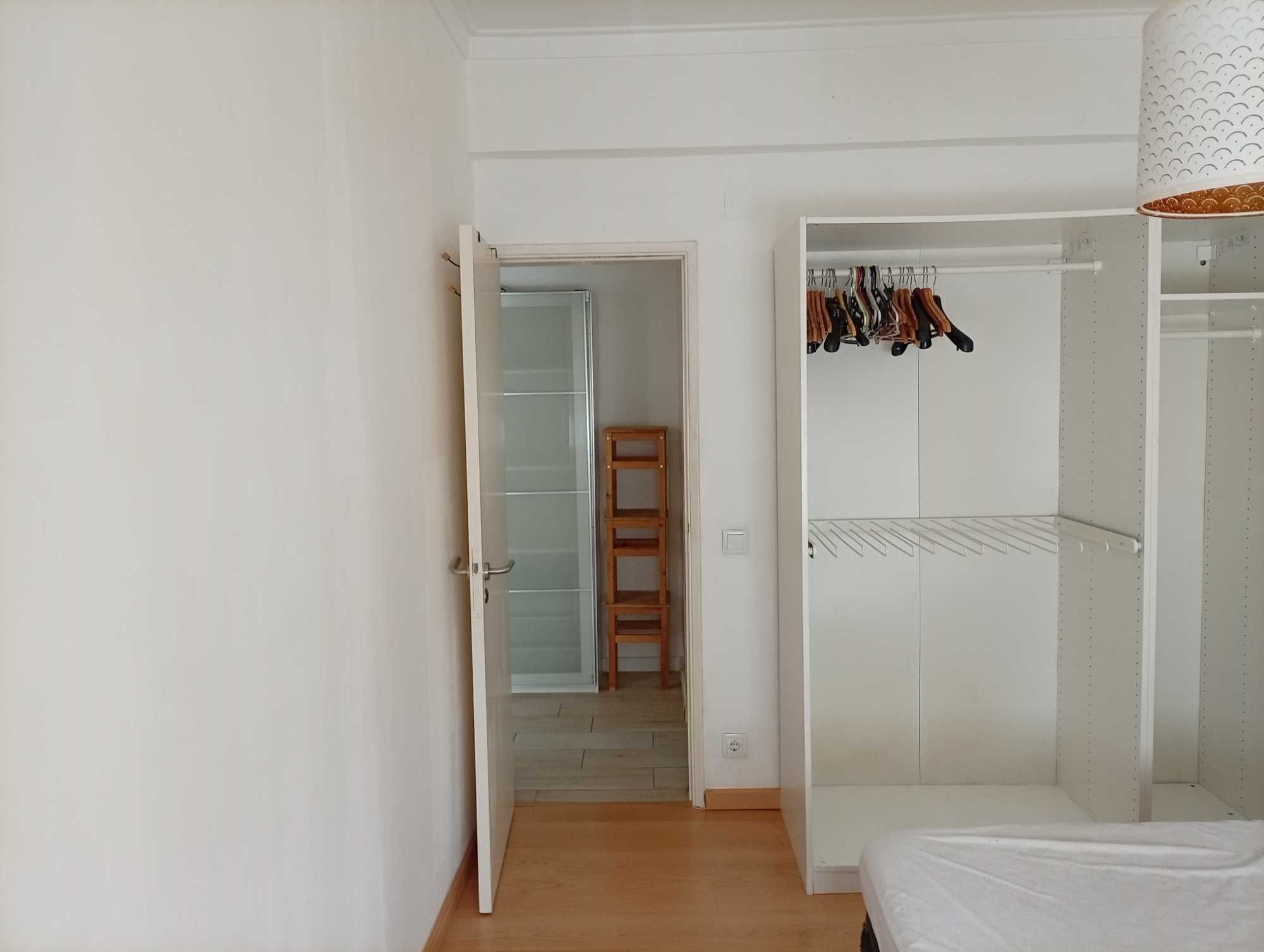 Apartamento T1 em zona Central dos Foros de Amora #
