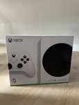 Xbox series S + stacja do ladowania padów