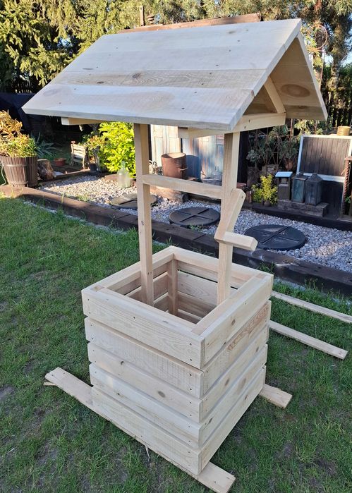 Studnia ozdobna drewniana