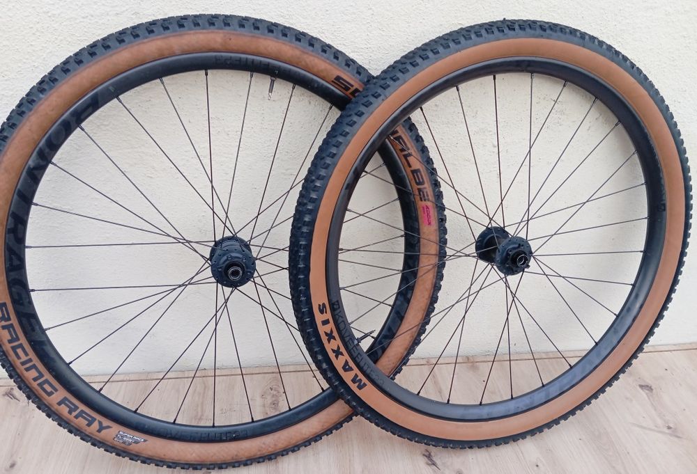 J-Bikes  Rodas 29 Boost Carbono Prototype e Bontrager Kovee