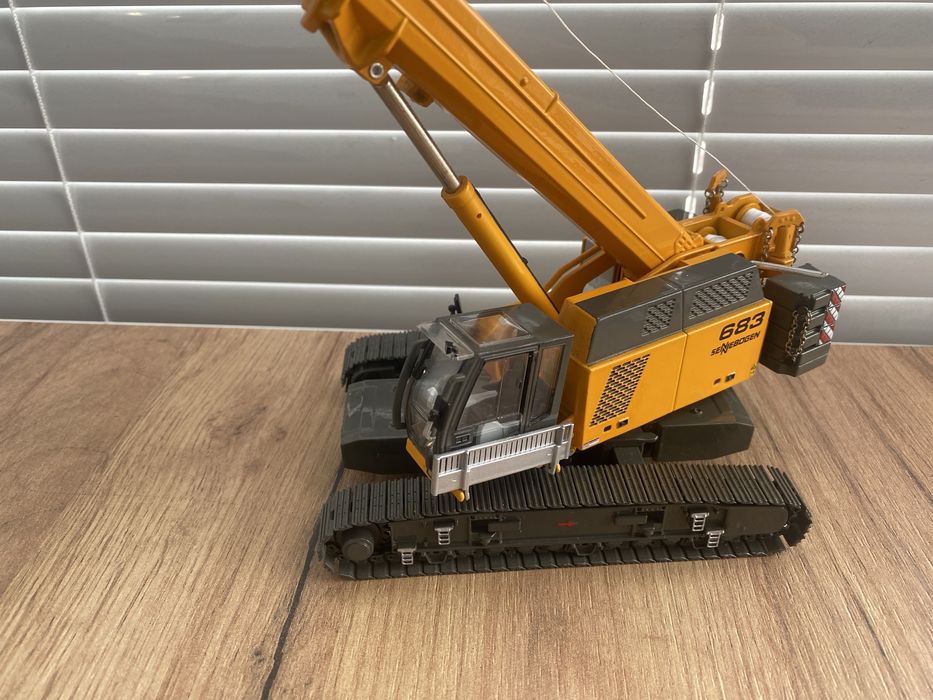 Продам модельку крана wsi nzg Senebogen 683 масштаб 1:50
