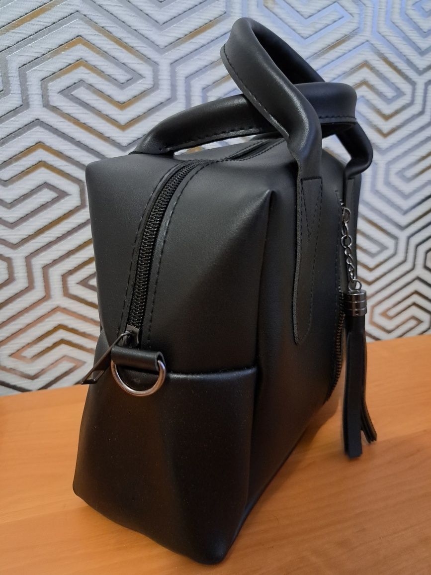 Новая сумка чёрного цвета